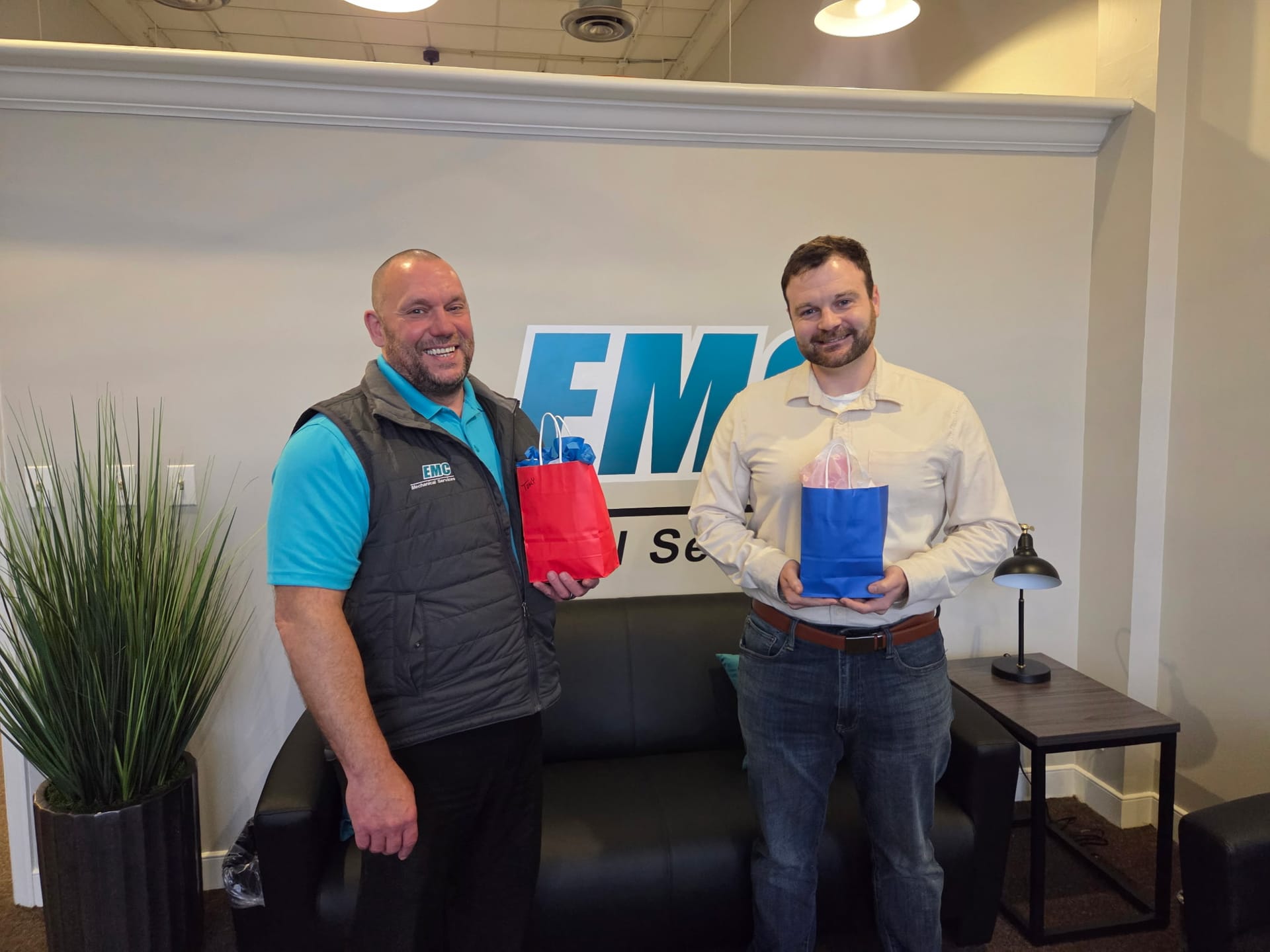 2701095364295883418 (1)