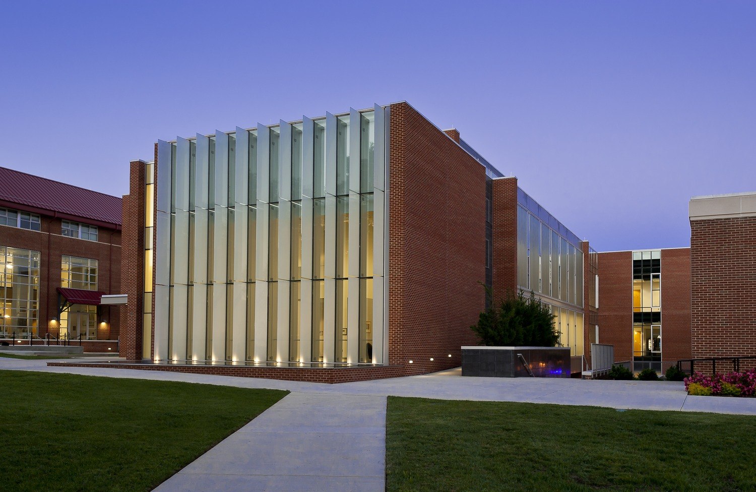 2926 001 00 Longw Bedf lpa 3840 medium